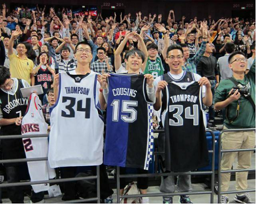 队的表现引 队的表现引